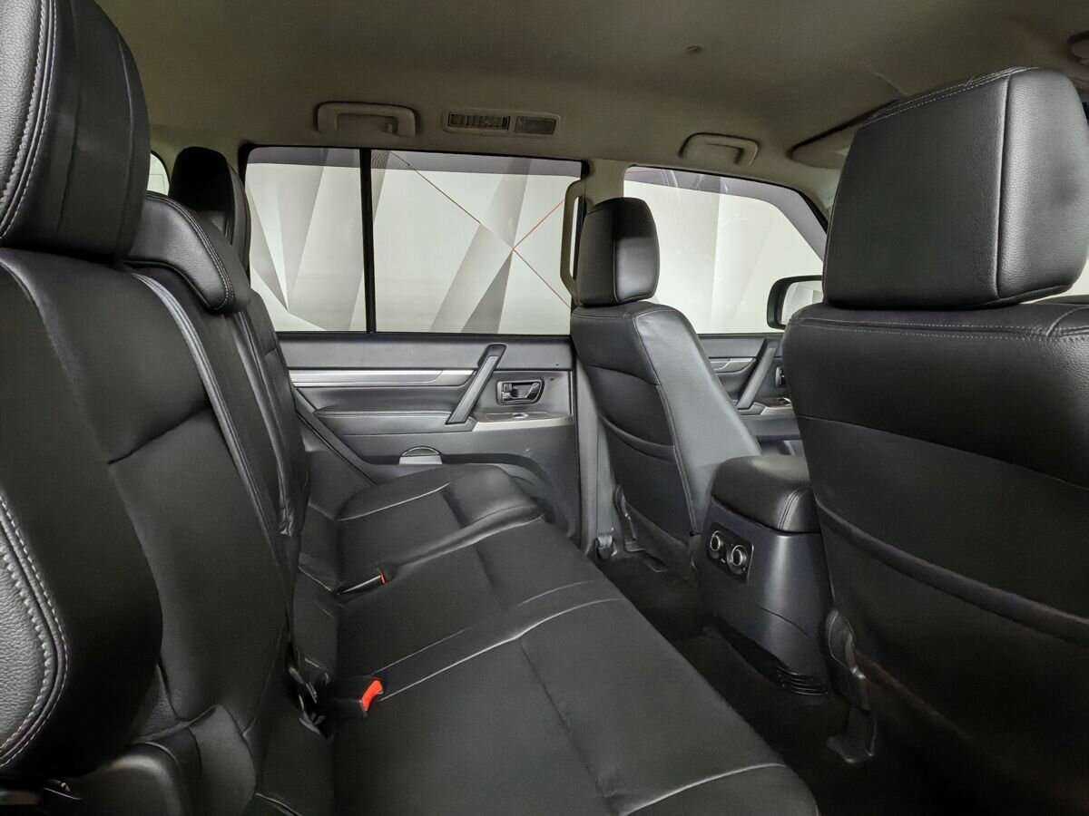 Mitsubishi Pajero 2015 года с пробегом. Фото: #11