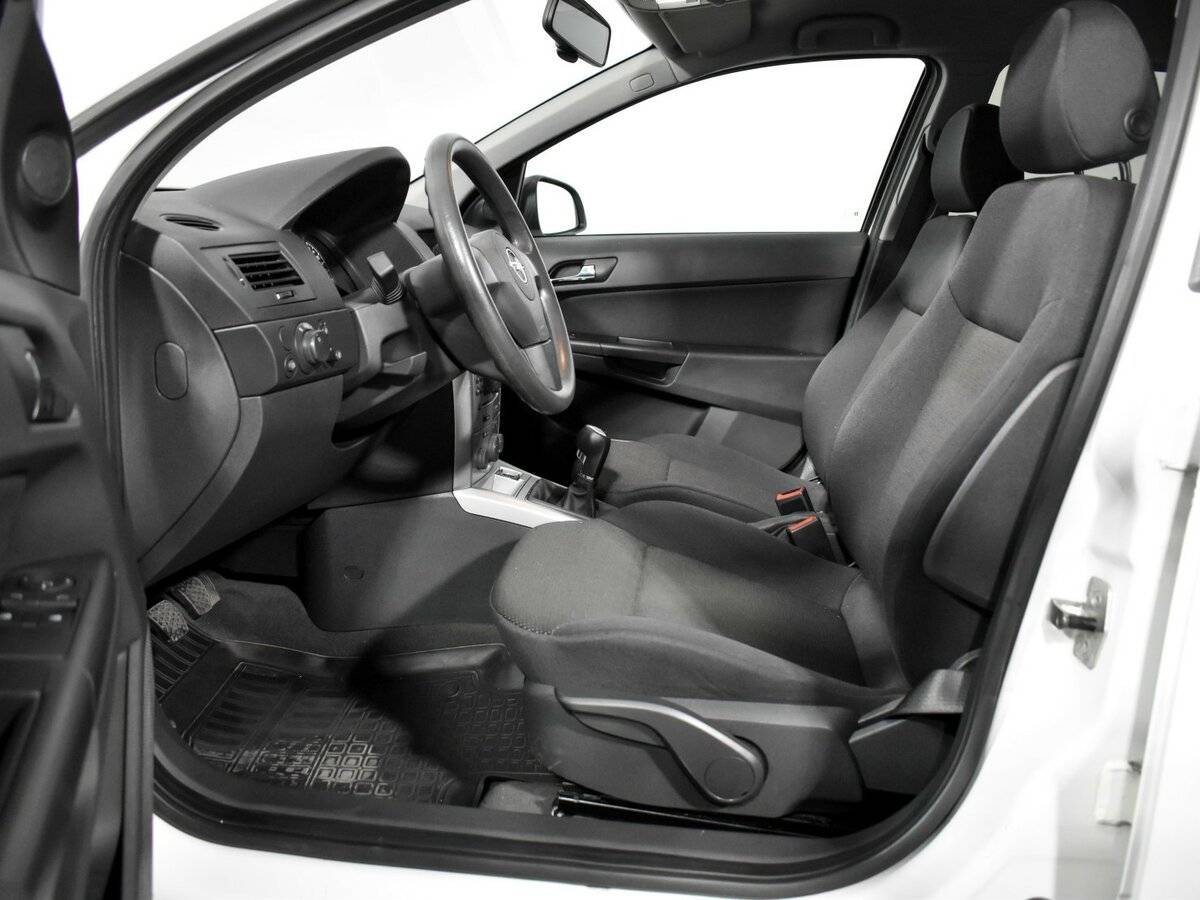 Opel Astra 2013 года с пробегом. Фото: #8