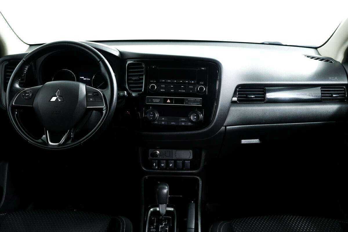 Mitsubishi Outlander 2018 года с пробегом. Фото: #10
