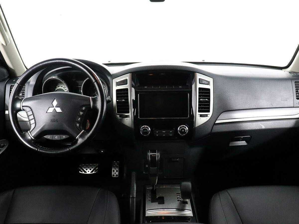 Mitsubishi Pajero 2015 года с пробегом. Фото: #7