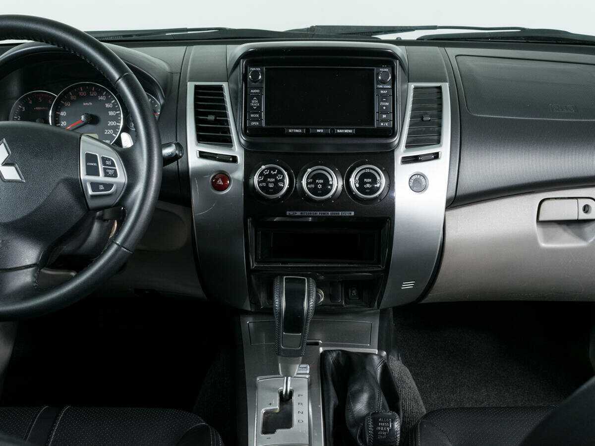 Mitsubishi Pajero Sport 2013 года с пробегом. Фото: #10