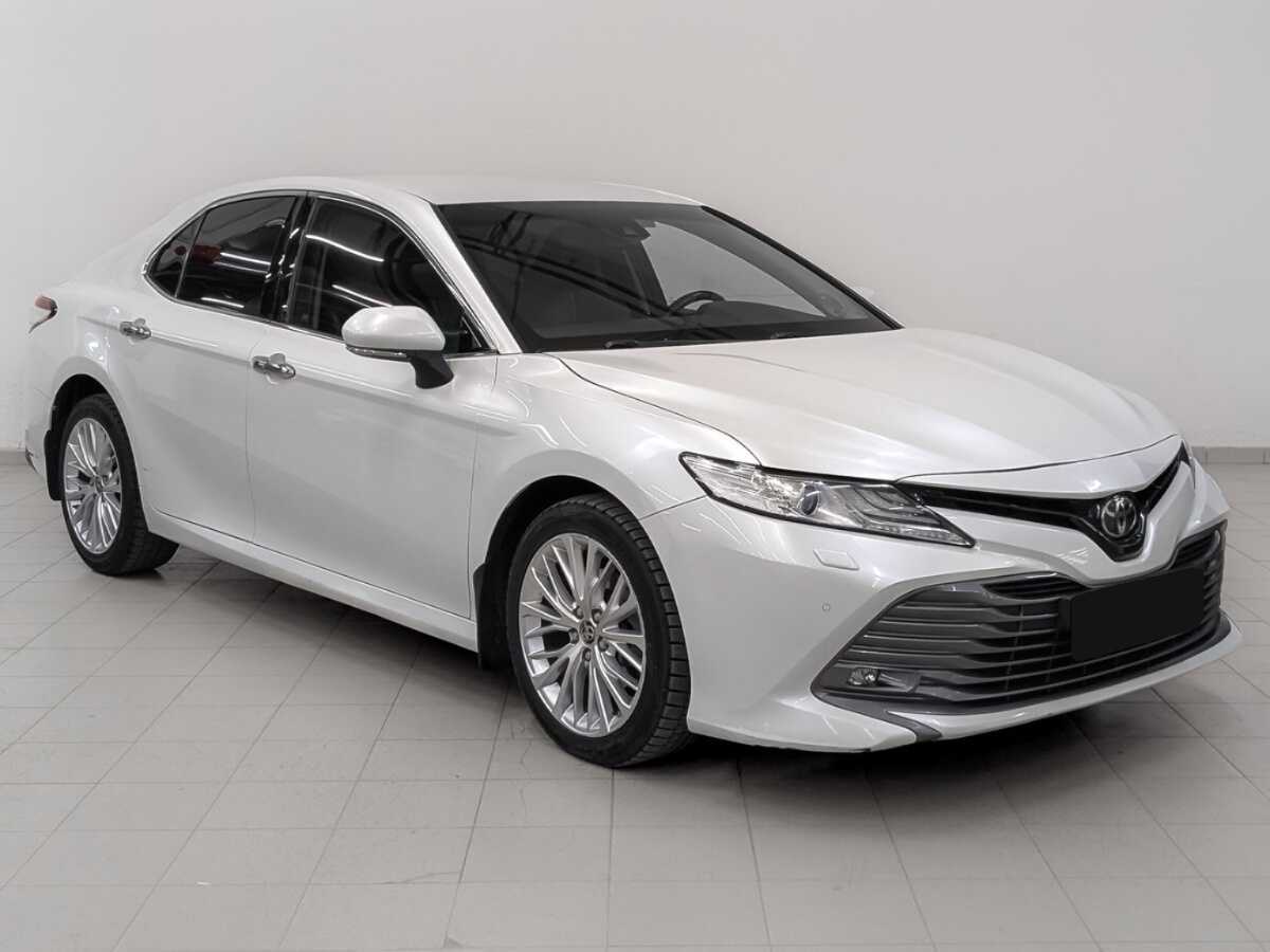 Toyota Camry 2019 года с пробегом. Фото: #2