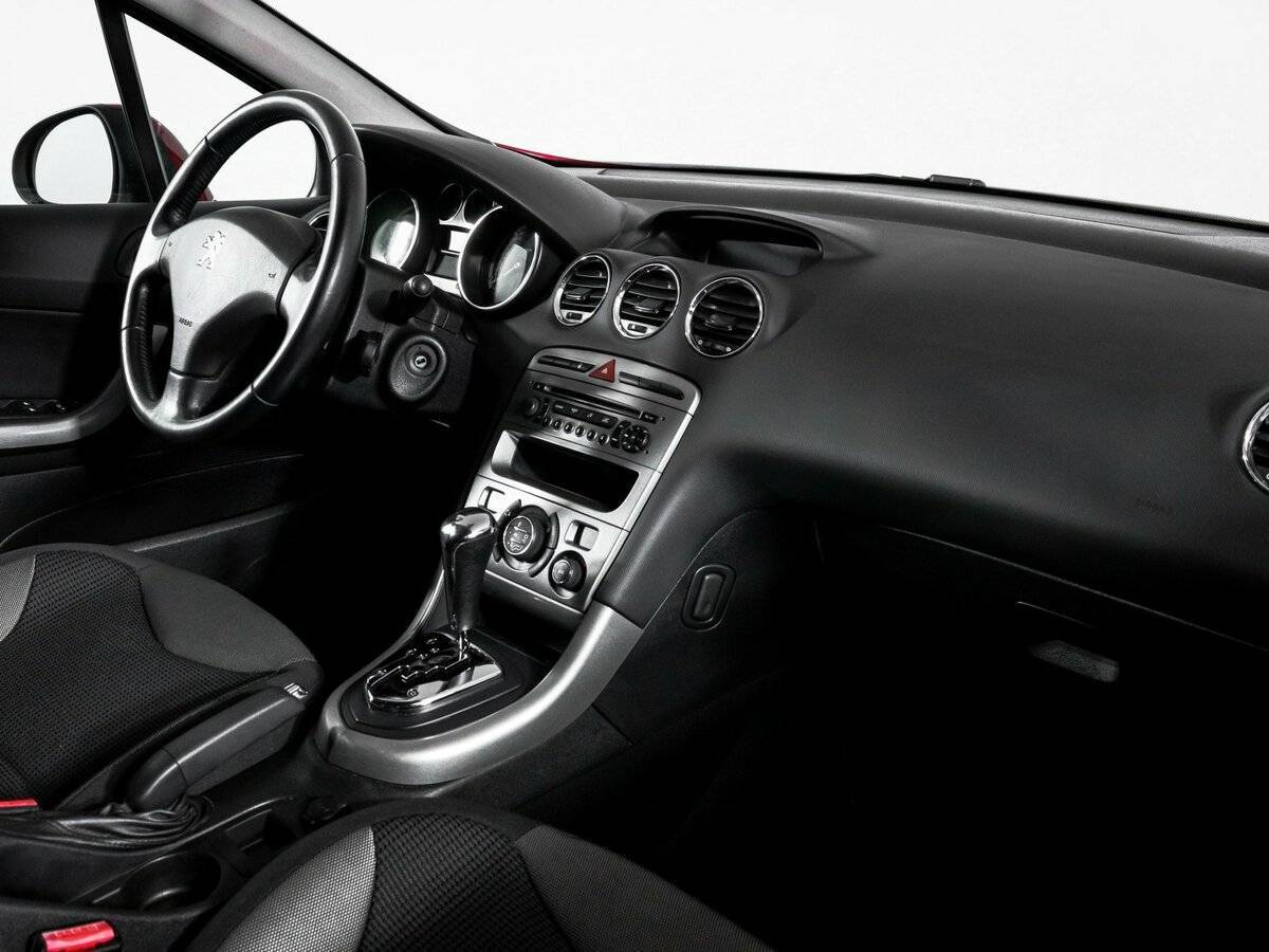 Peugeot 308 2012 года с пробегом. Фото: #8