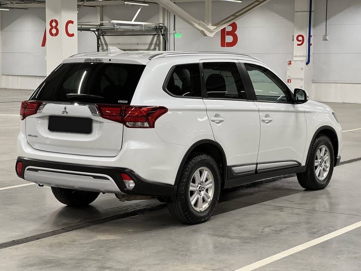 Mitsubishi Outlander 2021 года с пробегом. Фото: #4