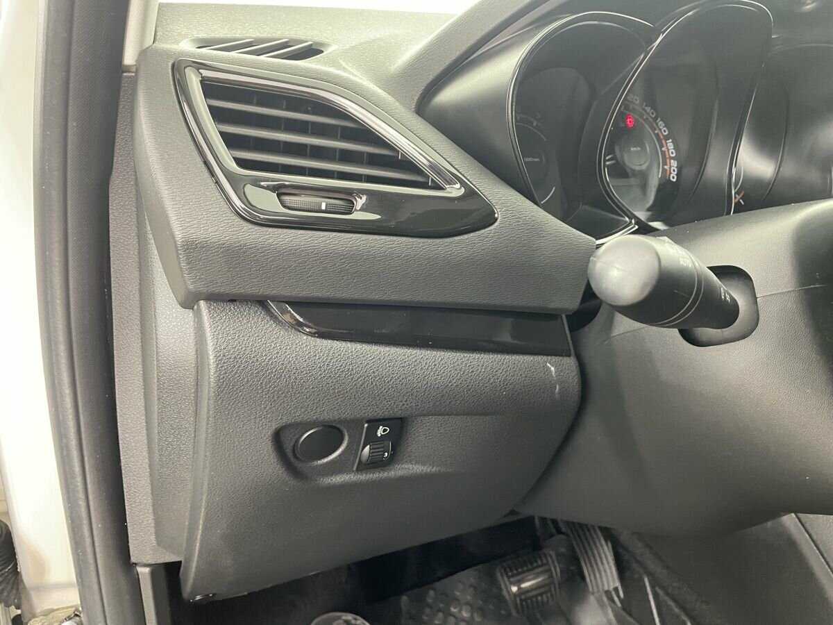 Lada (ВАЗ) Vesta 2018 года с пробегом. Фото: #8