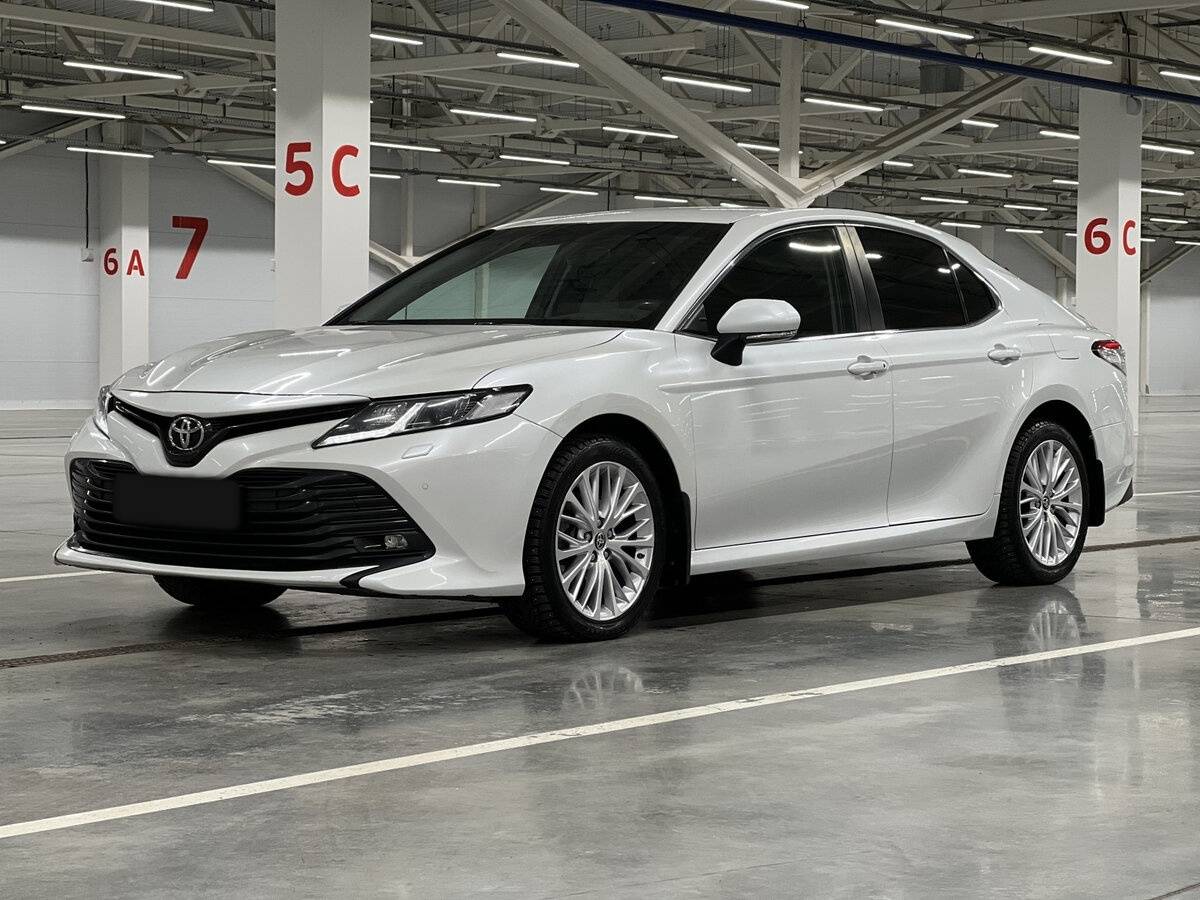Toyota Camry 2021 года с пробегом. Посмотреть фото