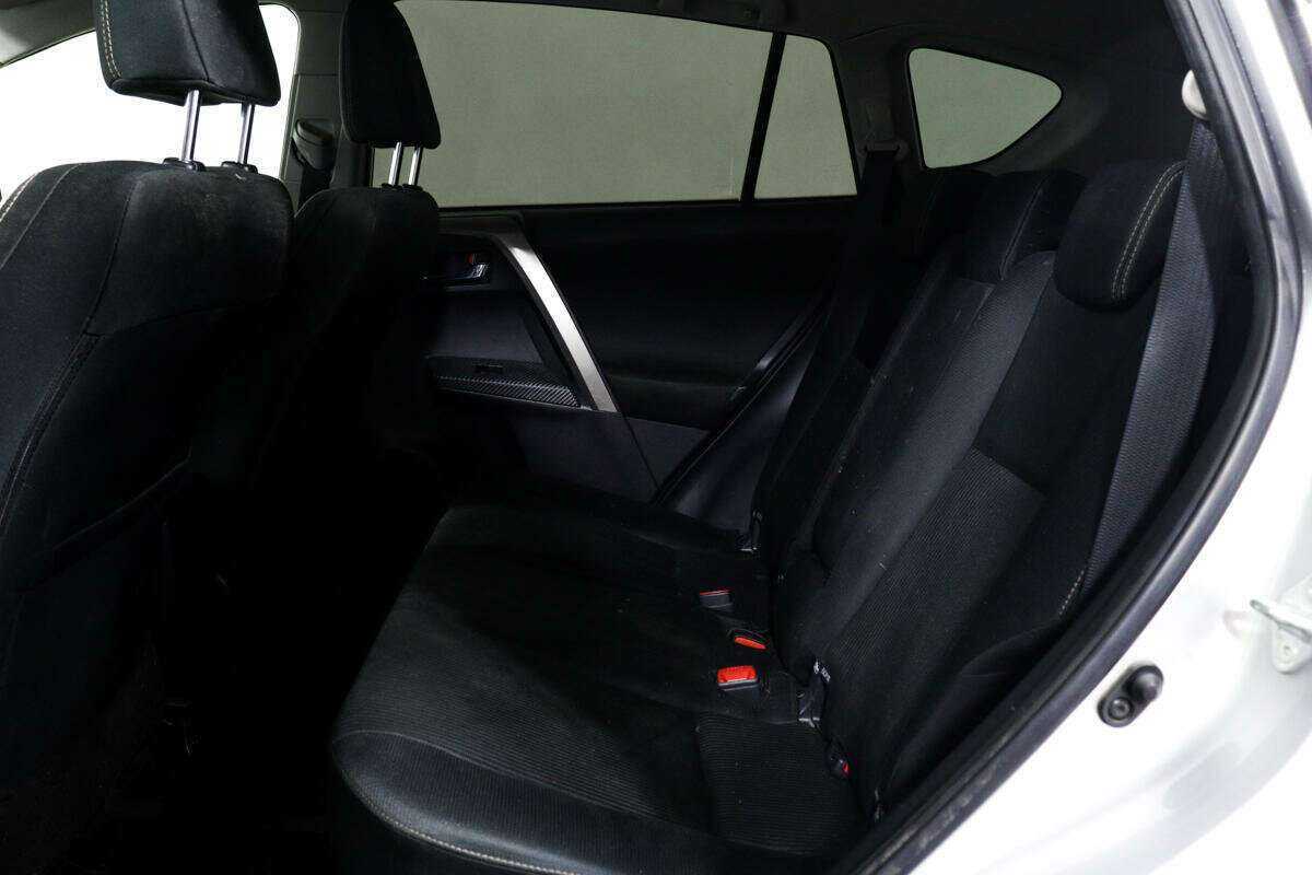 Toyota RAV4 2015 года с пробегом. Фото: #10