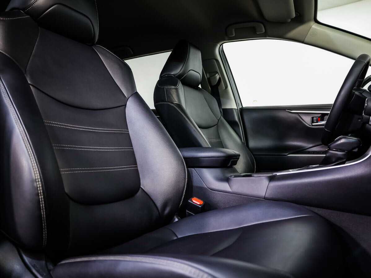 Toyota RAV4 2021 года с пробегом. Фото: #11