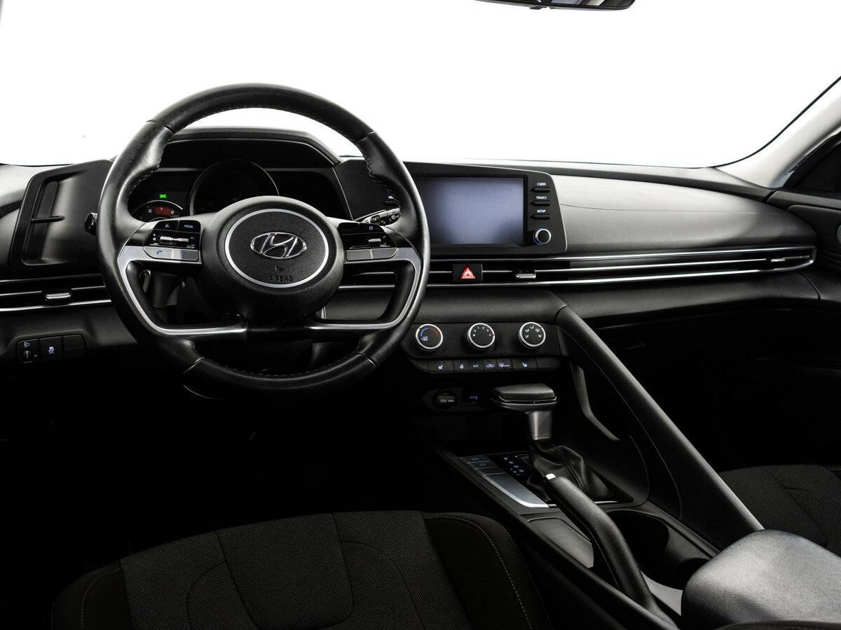 Hyundai Elantra 2021 года с пробегом. Фото: #11