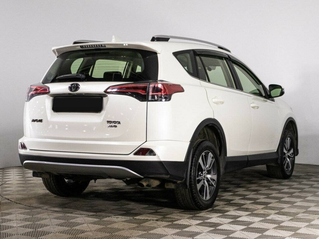 Toyota RAV4 2016 года с пробегом. Фото: #3