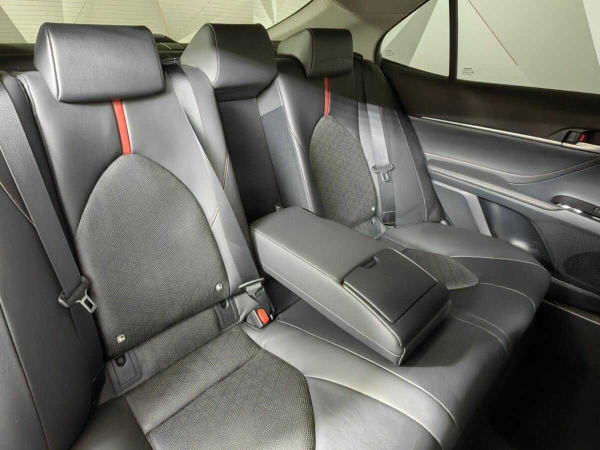 Toyota Camry 2020 года с пробегом. Фото: #12