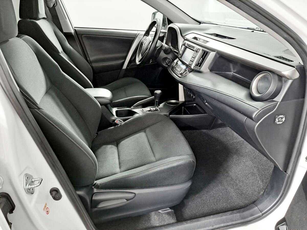 Toyota RAV4 2015 года с пробегом. Фото: #6