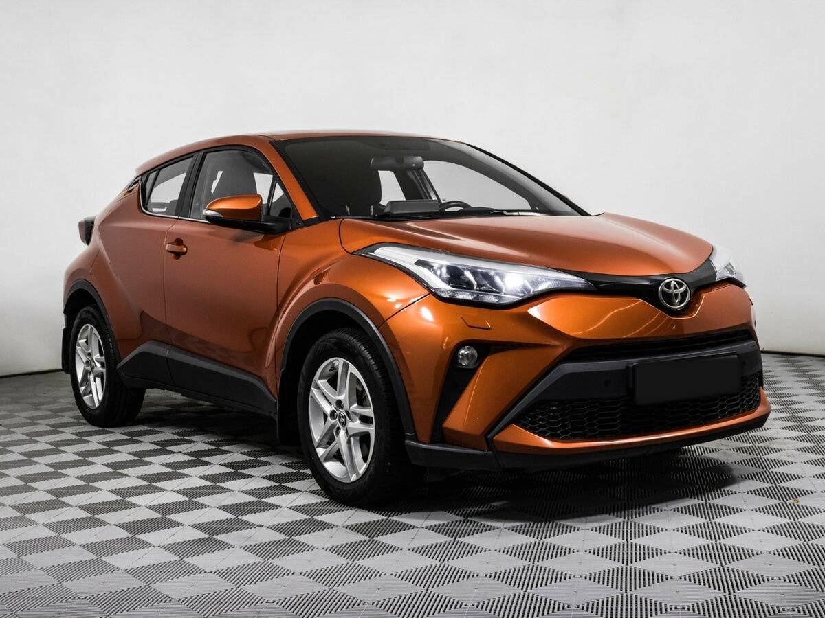 Toyota C-HR 2019 года с пробегом. Фото: #2