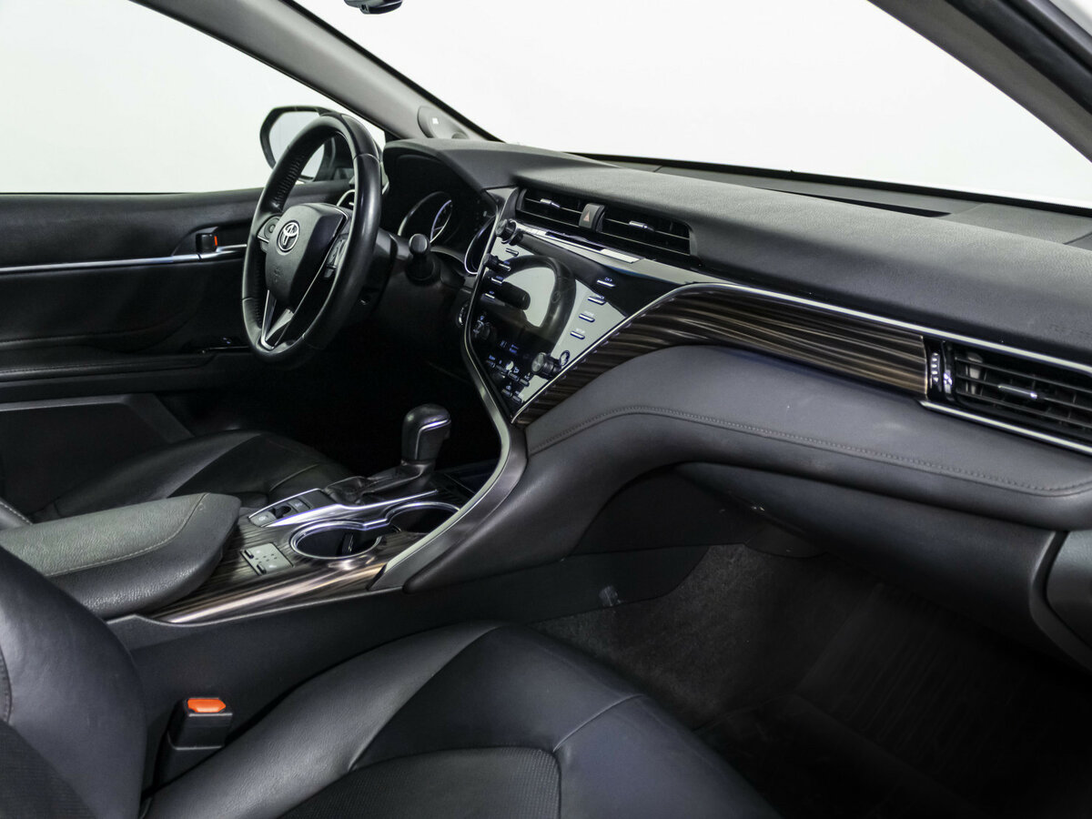 Toyota Camry 2019 года с пробегом. Фото: #7