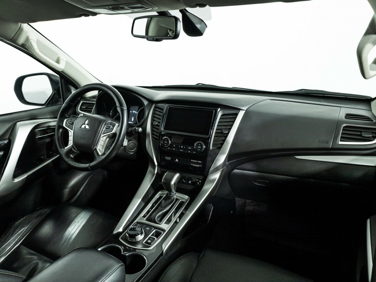 Mitsubishi Pajero Sport 2017 года с пробегом. Фото: #6