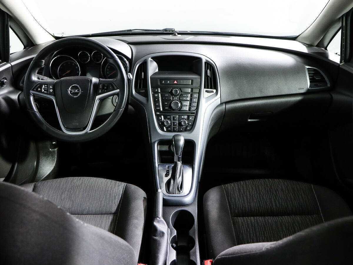 Opel Astra 2012 года с пробегом. Фото: #9