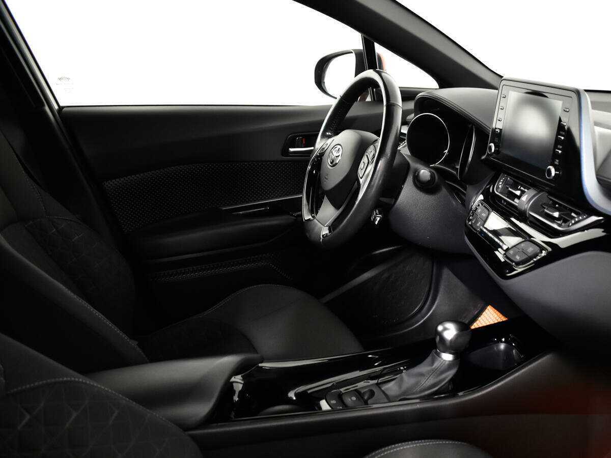 Toyota C-HR 2020 года с пробегом. Фото: #8