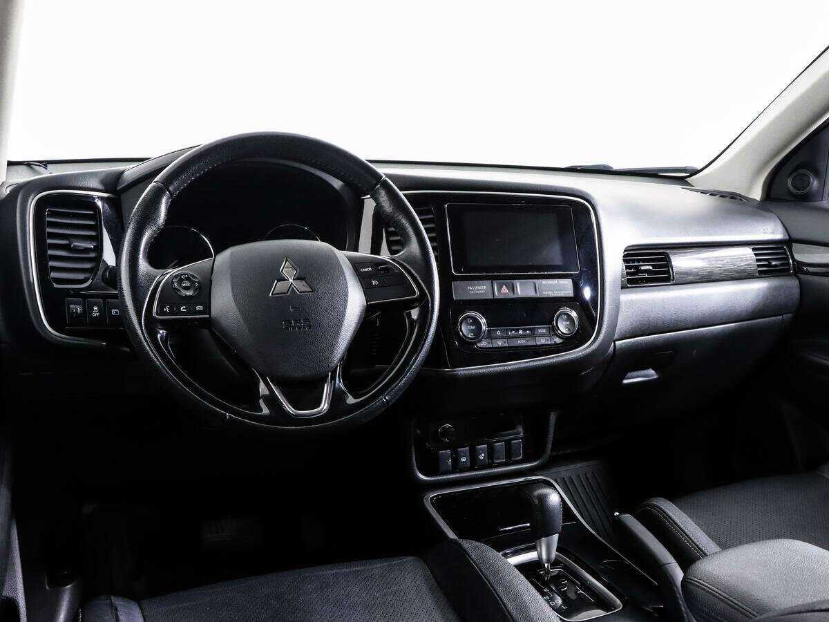 Mitsubishi Outlander 2018 года с пробегом. Фото: #8
