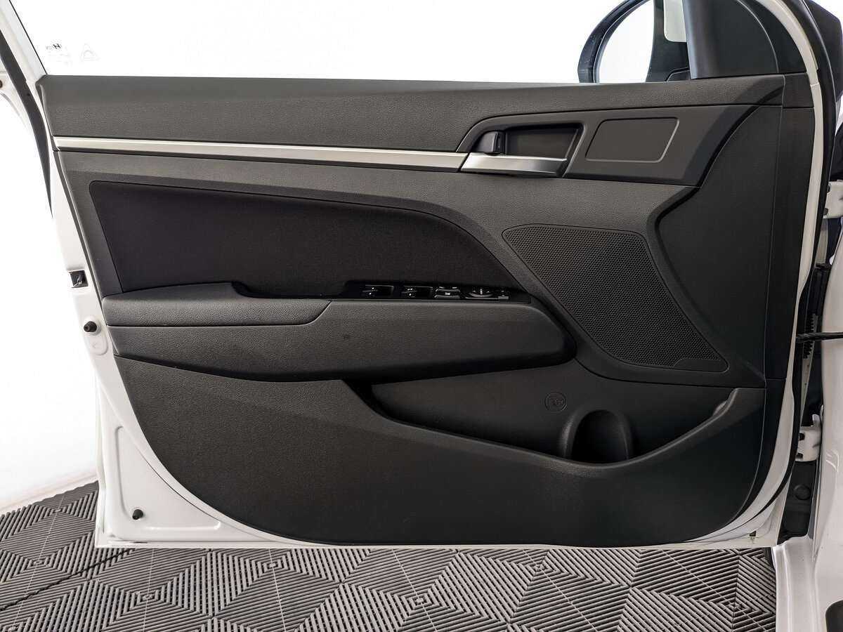 Hyundai Elantra 2020 года с пробегом. Фото: #18