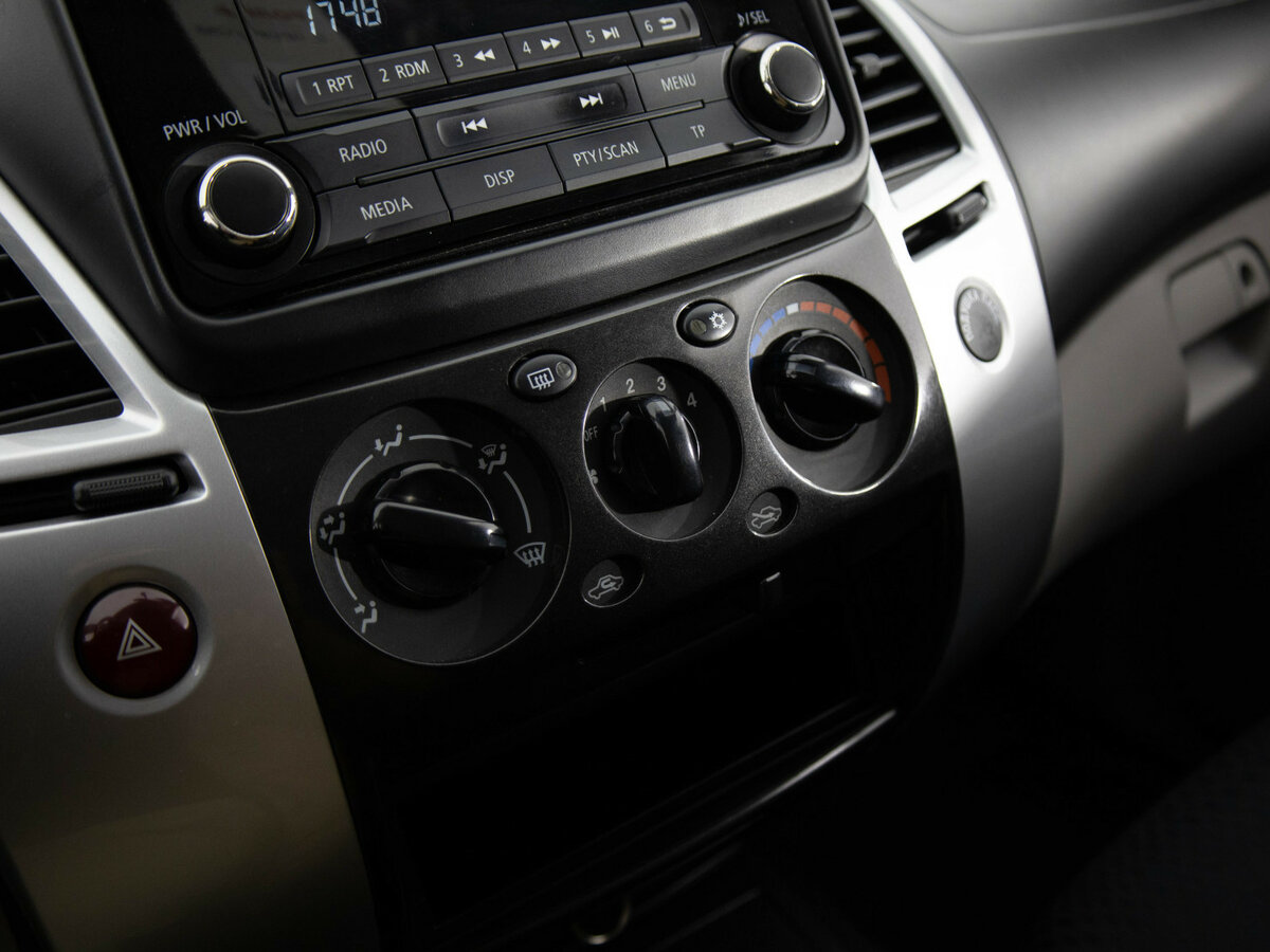 Mitsubishi Pajero Sport 2014 года с пробегом. Фото: #12