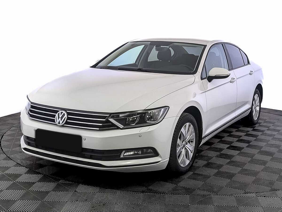 Volkswagen Passat 2017 года с пробегом. Посмотреть фото