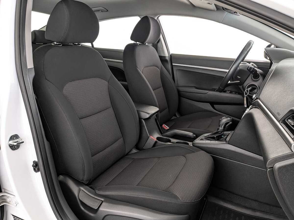 Hyundai Elantra 2019 года с пробегом. Фото: #20