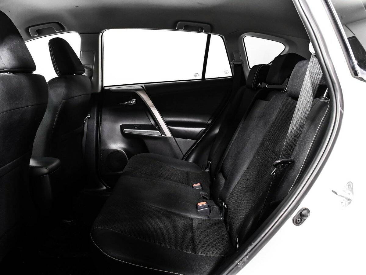 Toyota RAV4 2017 года с пробегом. Фото: #12