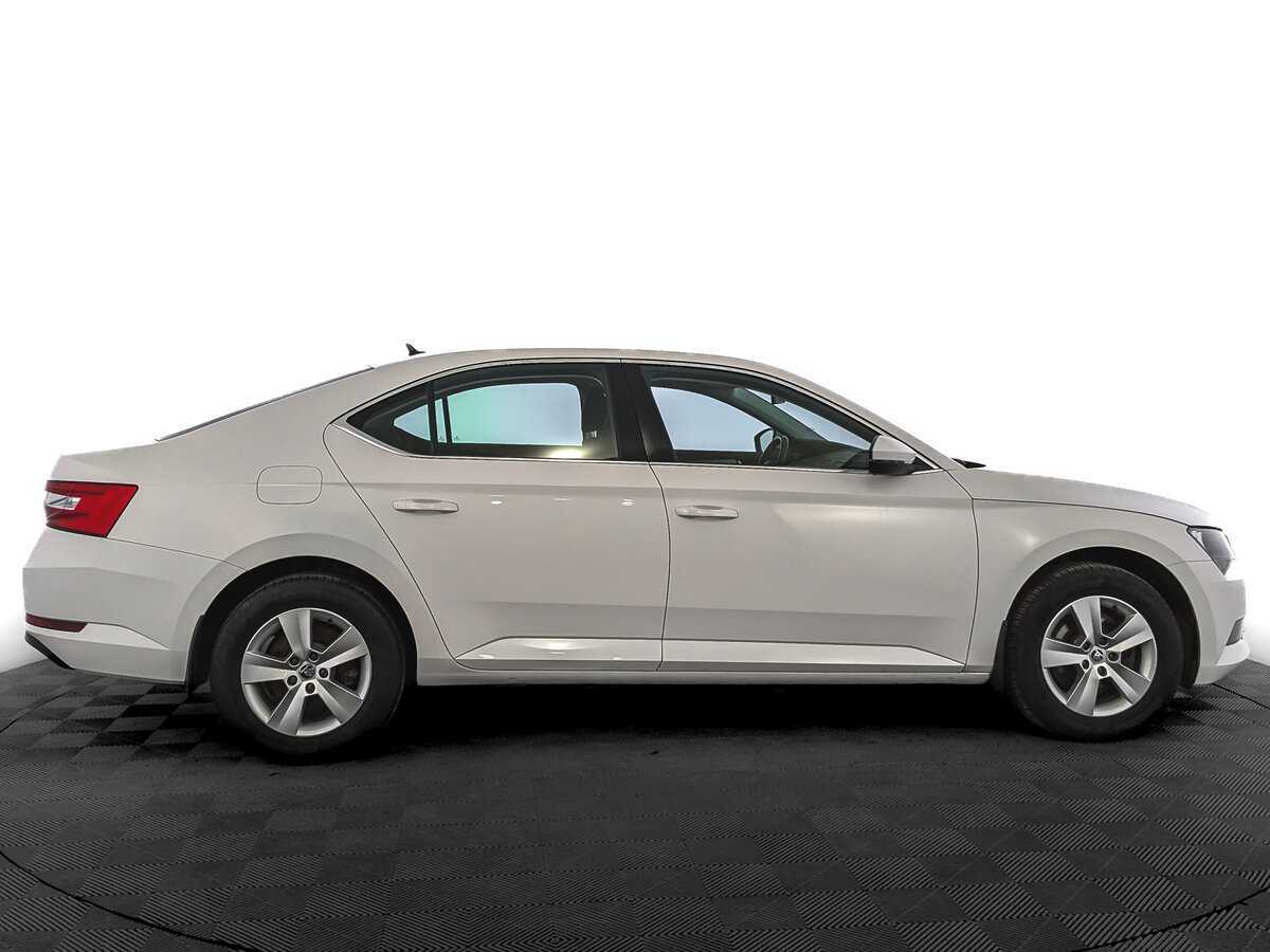 Skoda Superb 2017 года с пробегом. Фото: #3
