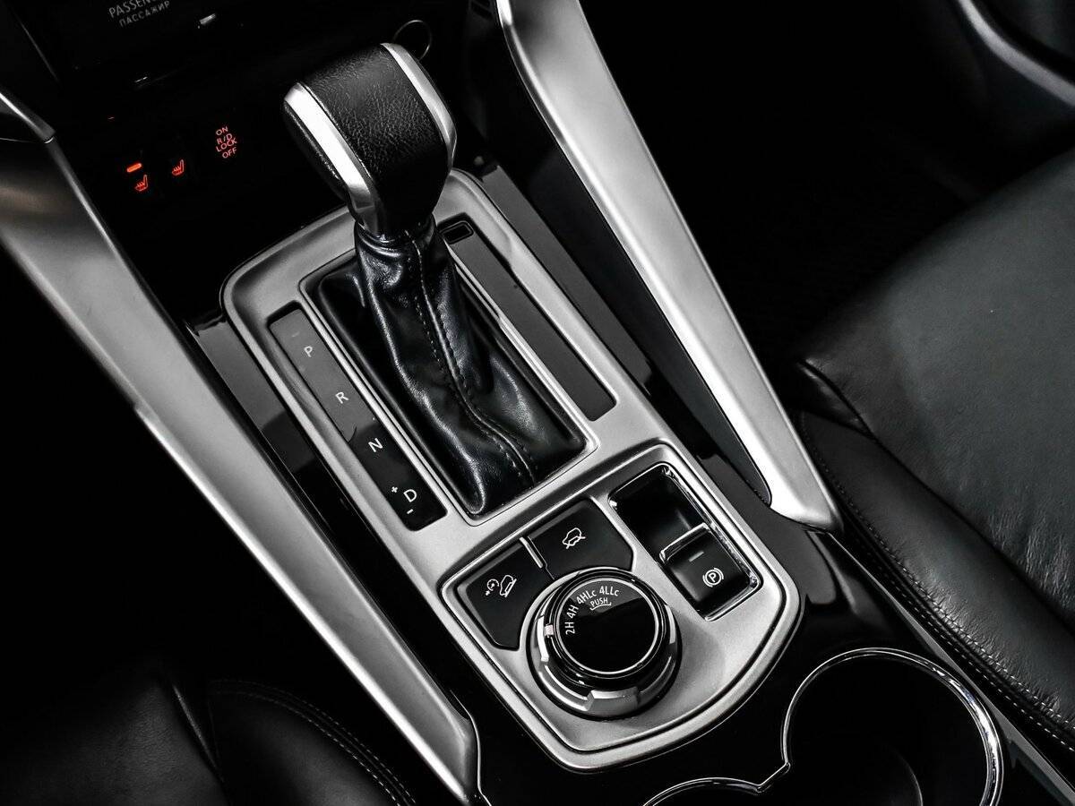 Mitsubishi Pajero Sport 2017 года с пробегом. Фото: #18