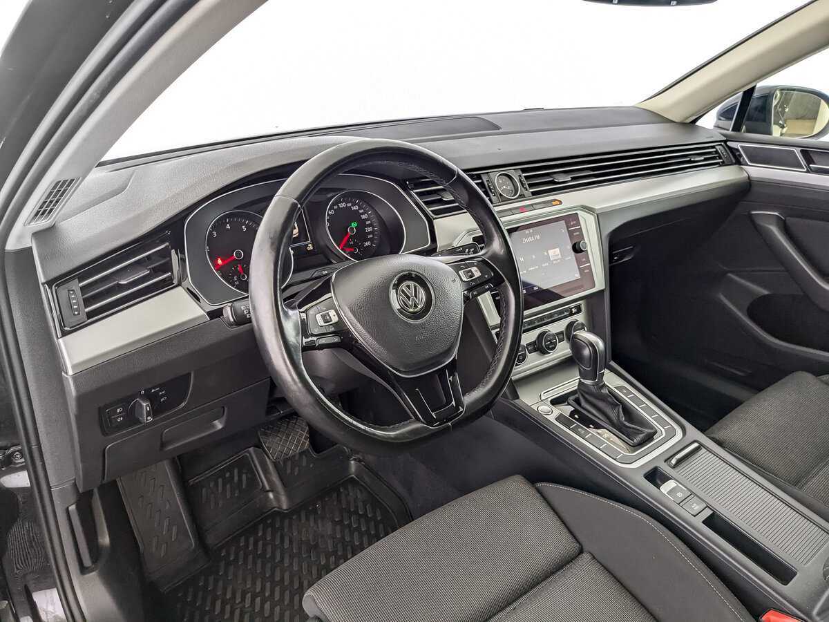 Volkswagen Passat 2018 года с пробегом. Фото: #13