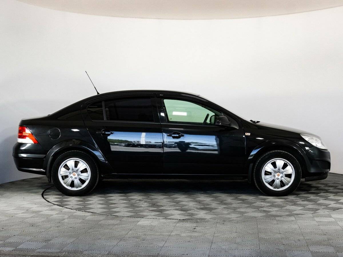 Opel Astra 2014 года с пробегом. Фото: #3