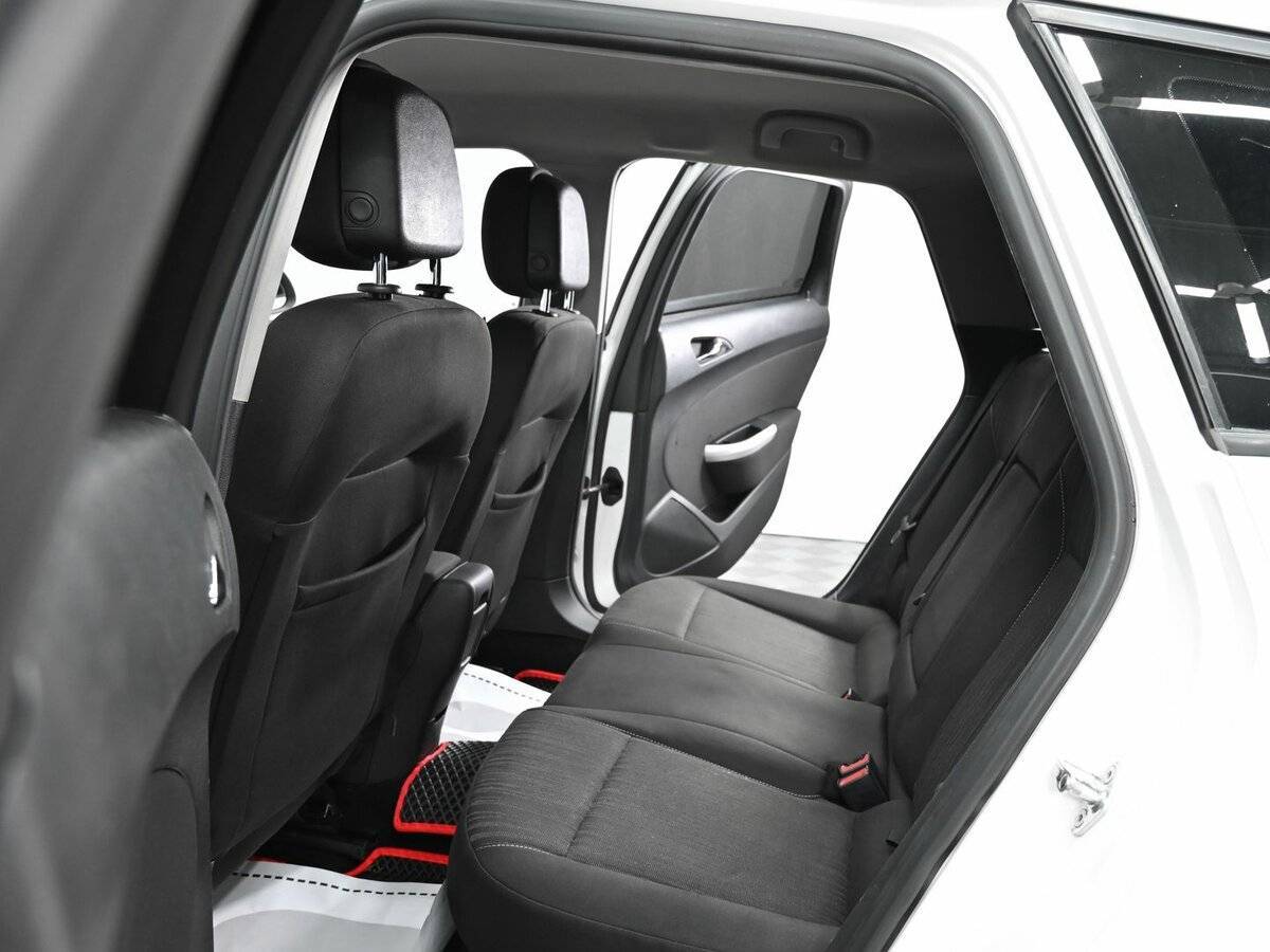 Opel Astra 2012 года с пробегом. Фото: #12