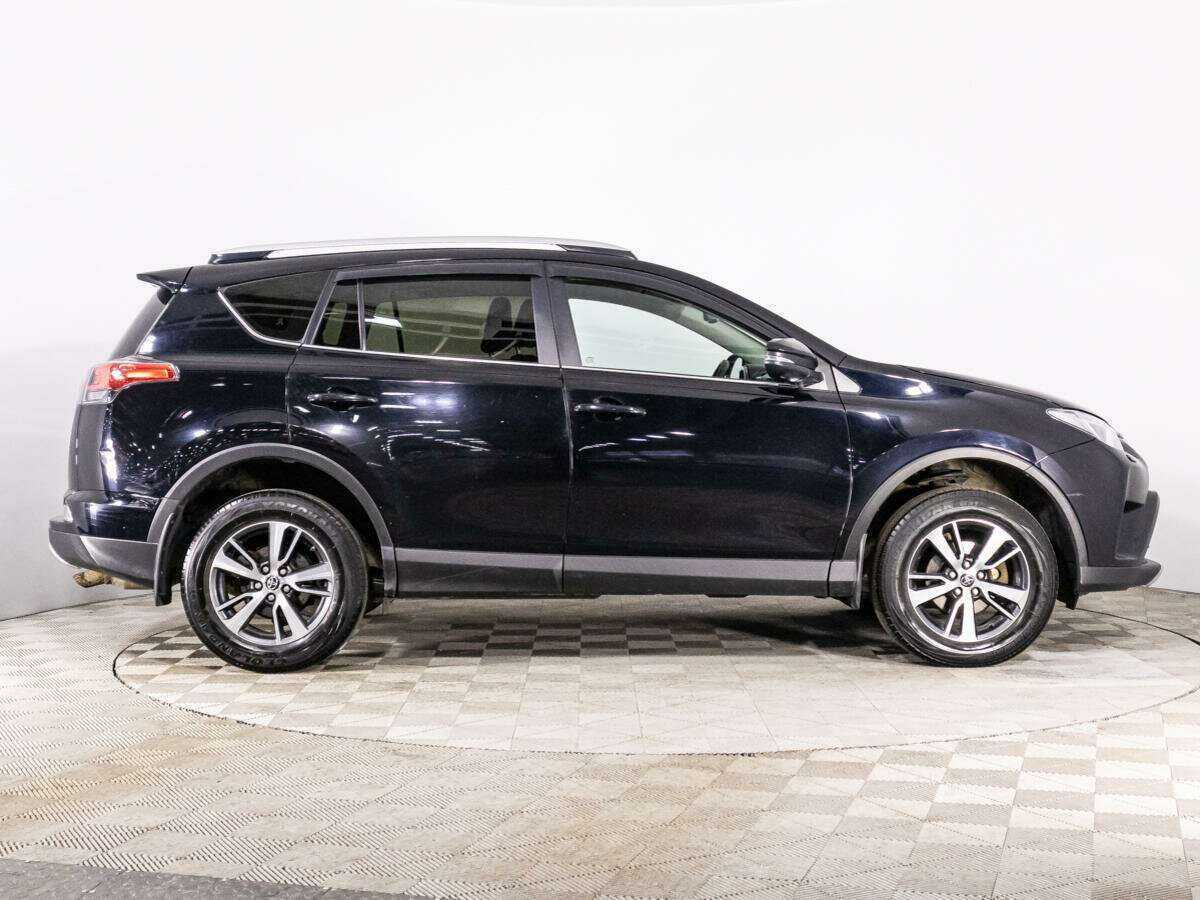 Toyota RAV4 2018 года с пробегом. Фото: #3