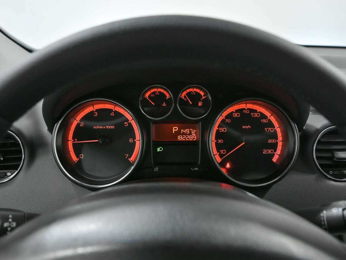 Peugeot 408 2012 года с пробегом. Фото: #5