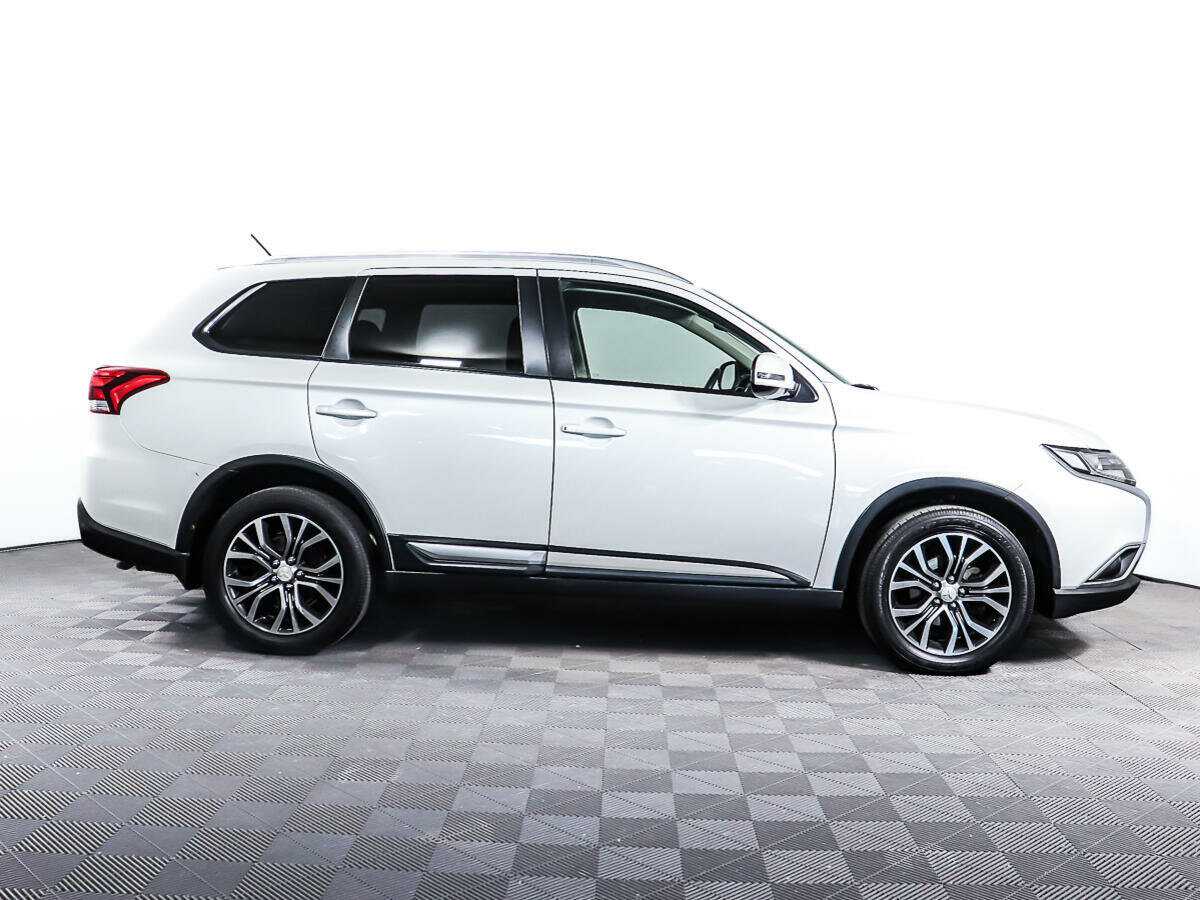Mitsubishi Outlander 2015 года с пробегом. Фото: #3
