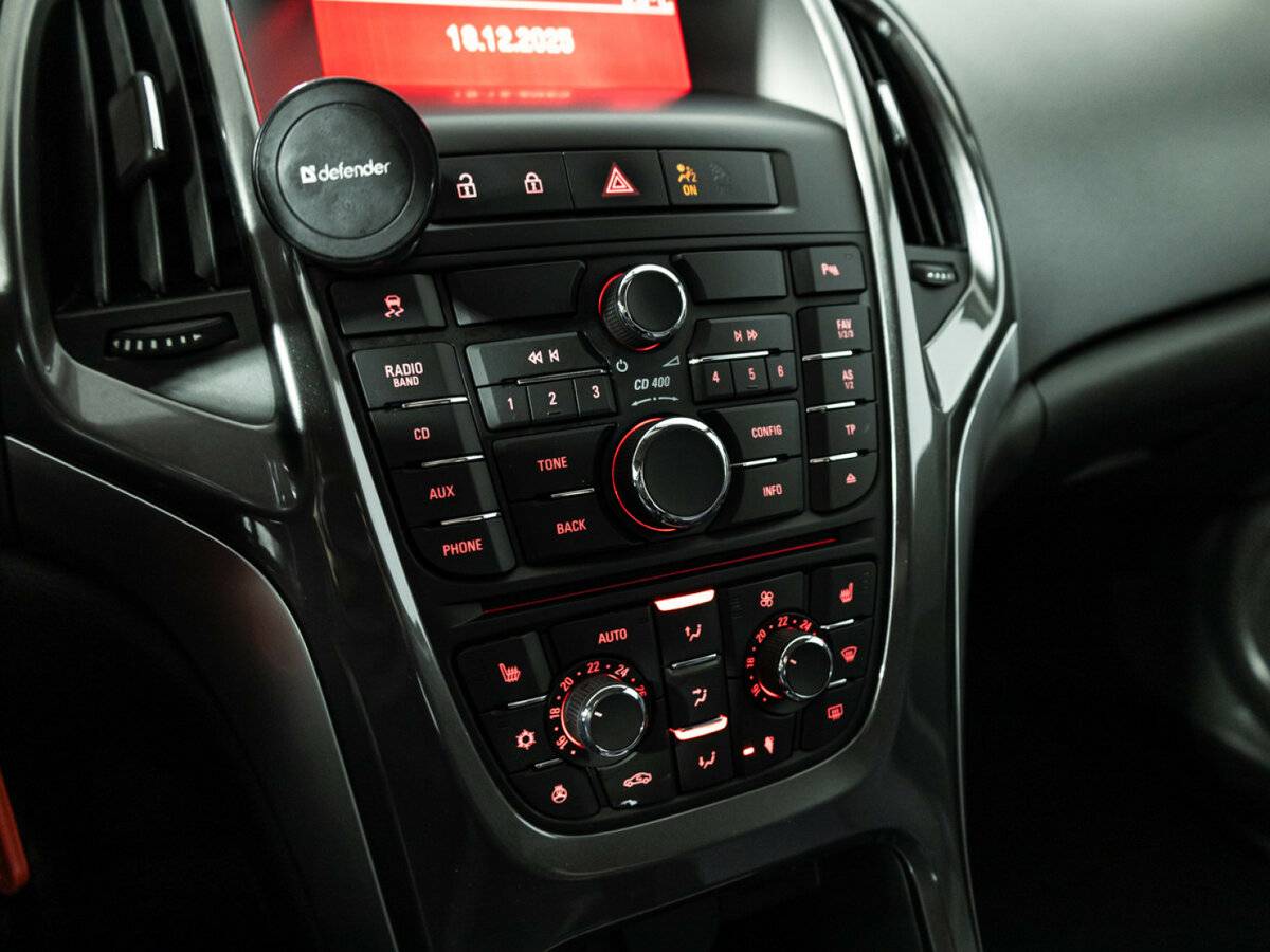 Opel Astra 2013 года с пробегом. Фото: #2