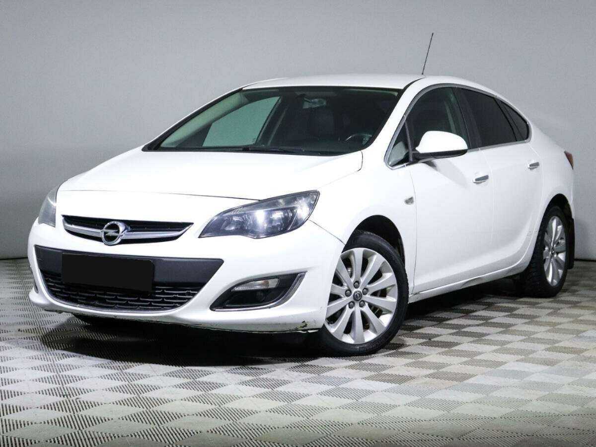 Opel Astra 2014 года с пробегом. Посмотреть фото