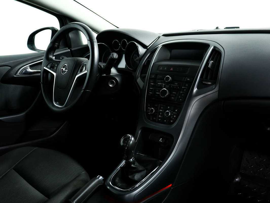Opel Astra 2012 года с пробегом. Фото: #8