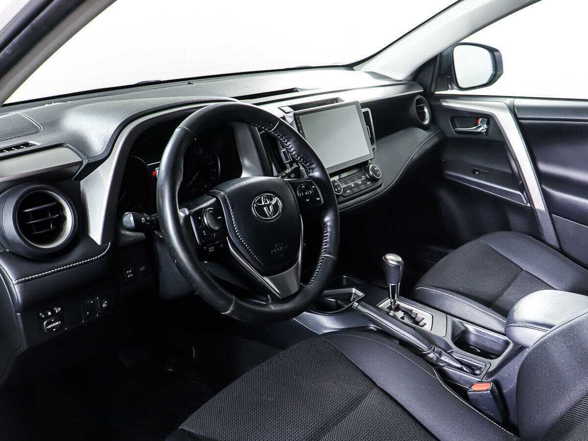 Toyota RAV4 2017 года с пробегом. Фото: #12