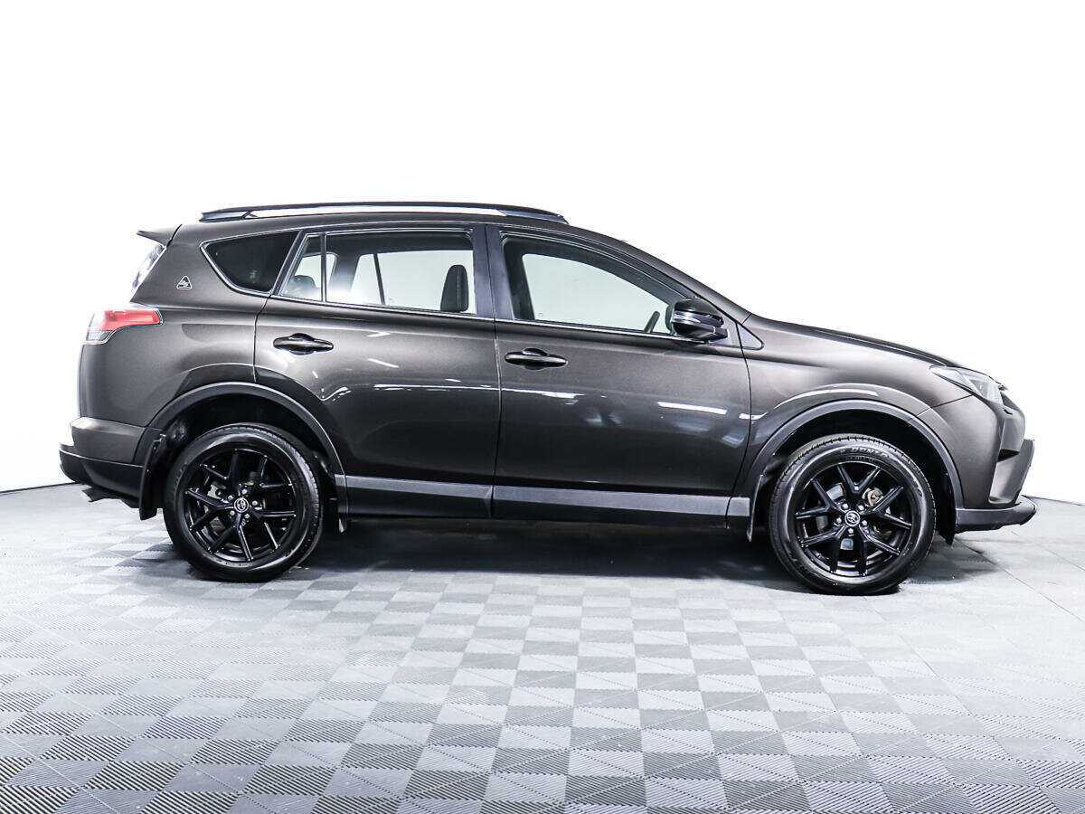 Toyota RAV4 2018 года с пробегом. Фото: #2