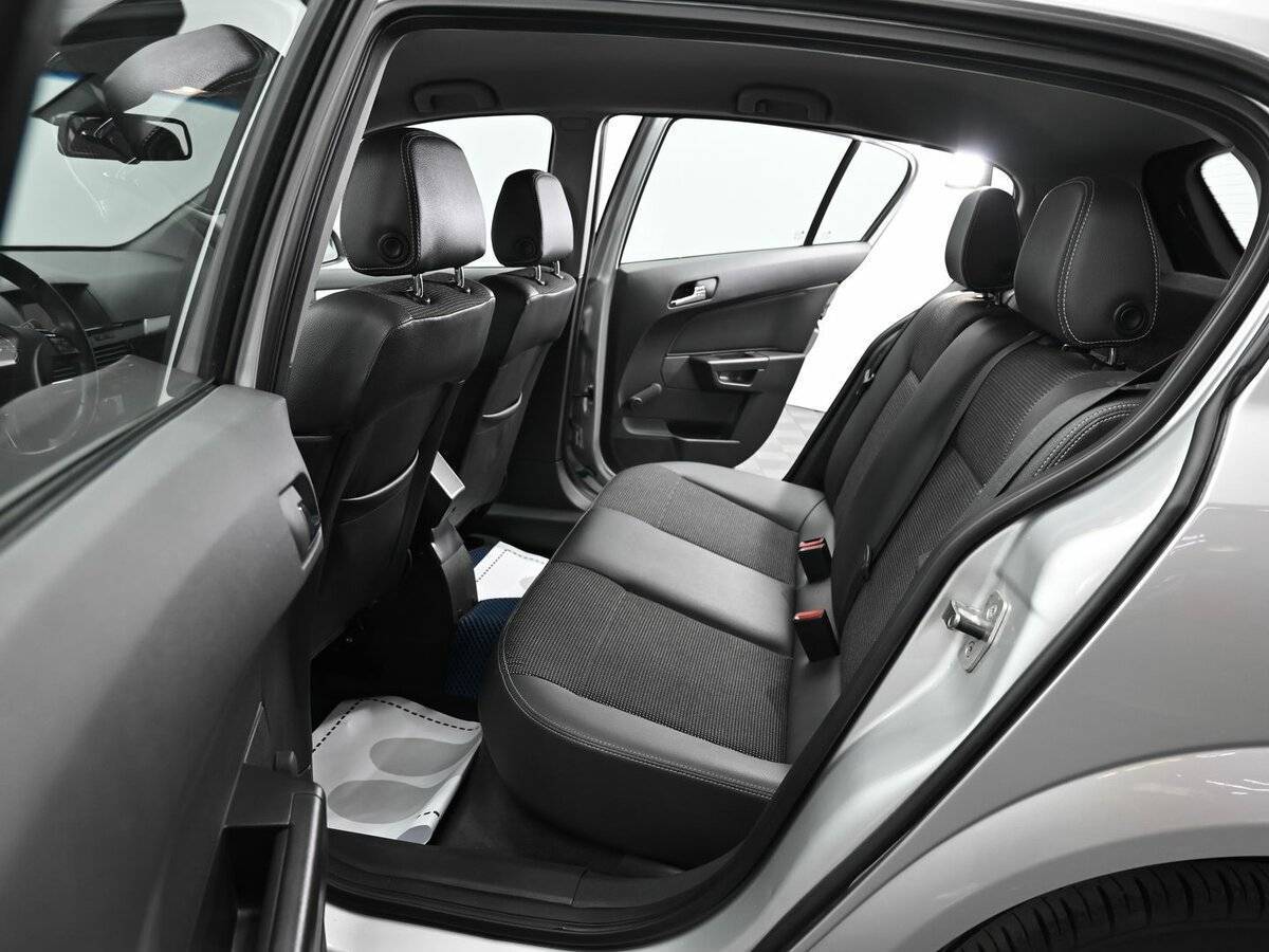 Opel Astra 2012 года с пробегом. Фото: #12