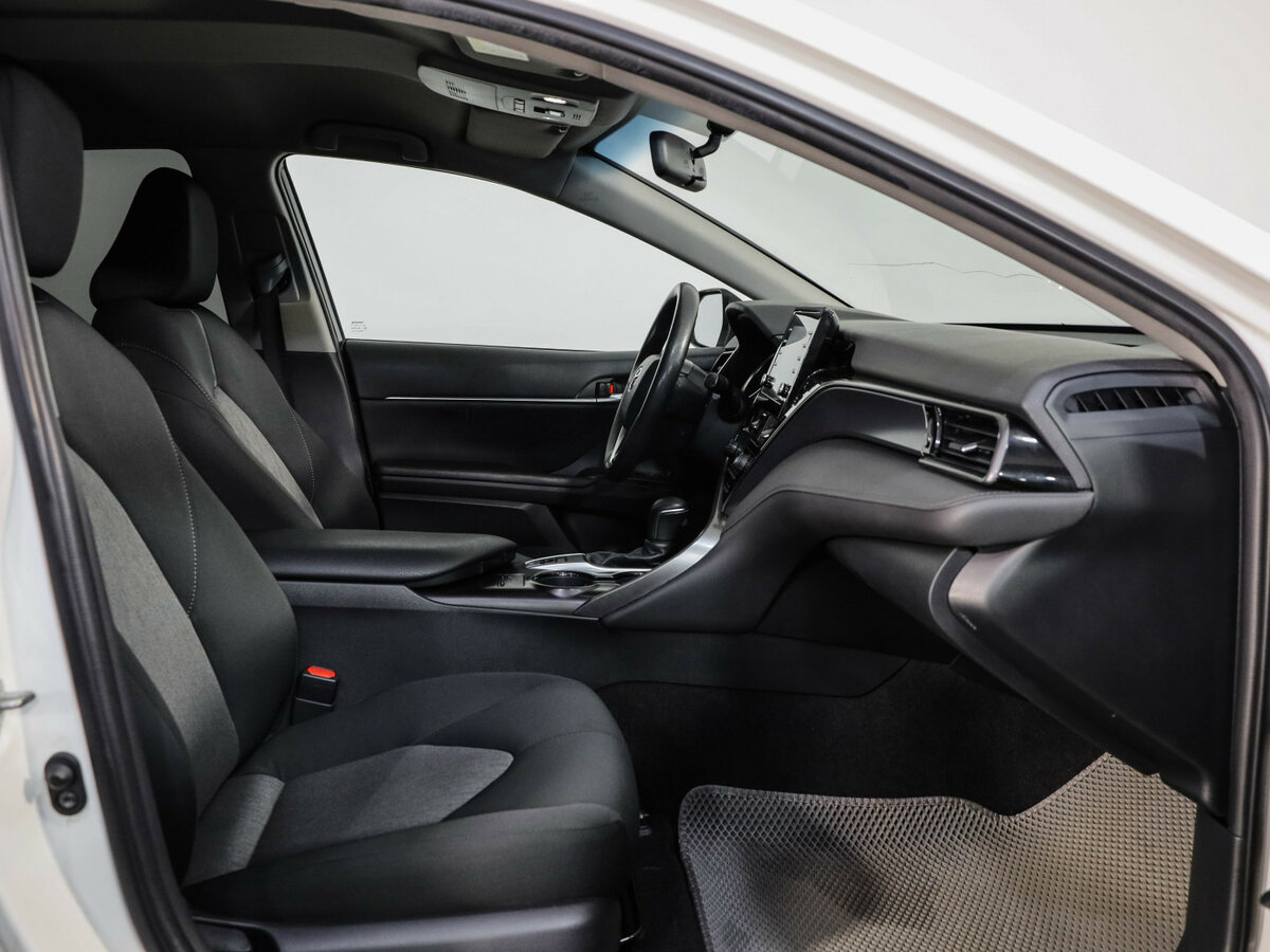 Toyota Camry 2021 года с пробегом. Фото: #17