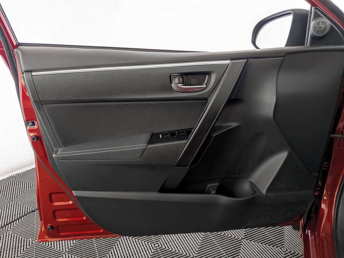 Toyota Corolla 2018 года с пробегом. Фото: #17