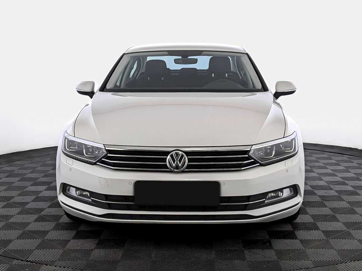Volkswagen Passat 2019 года с пробегом. Фото: #1