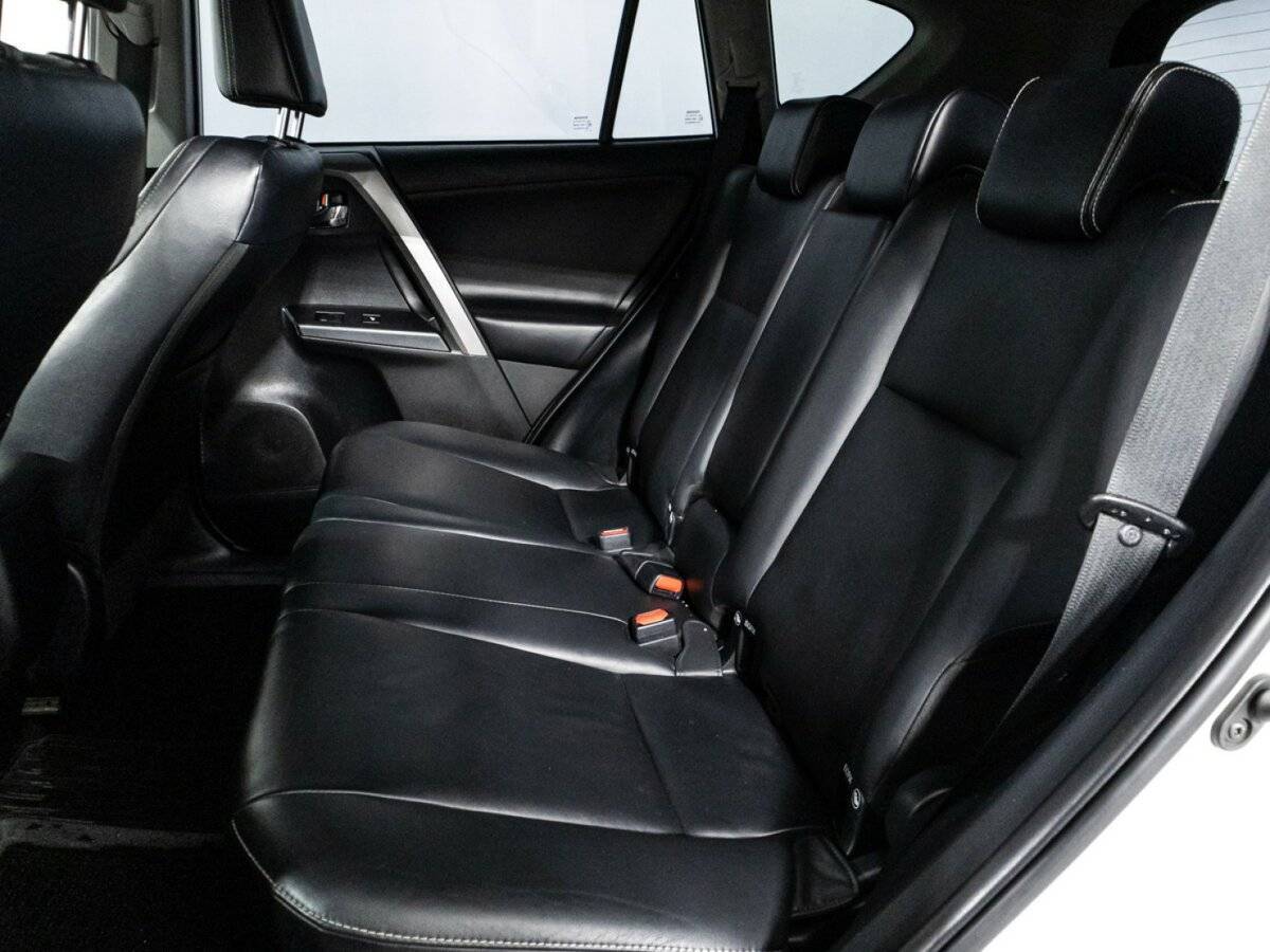 Toyota RAV4 2018 года с пробегом. Фото: #9