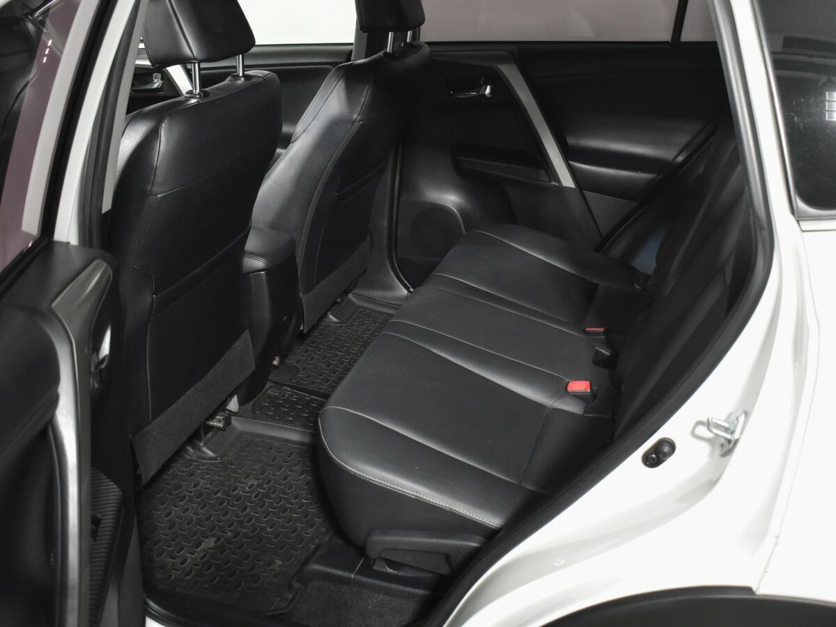 Toyota RAV4 2015 года с пробегом. Фото: #11