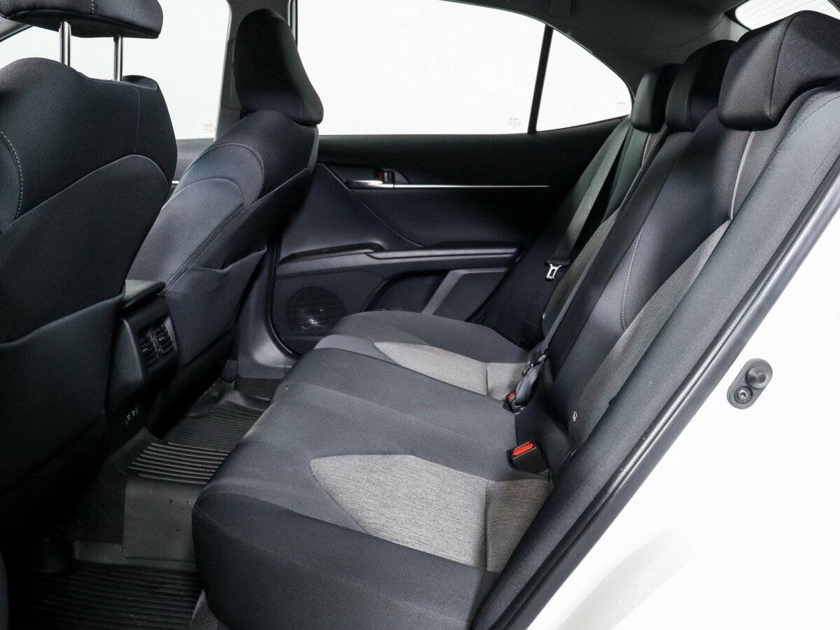 Toyota Camry 2021 года с пробегом. Фото: #9