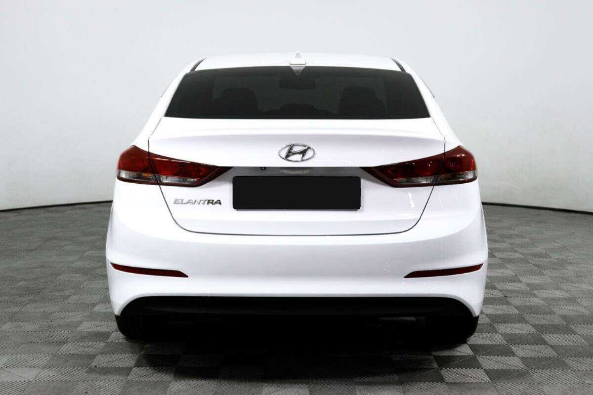 Hyundai Elantra 2018 года с пробегом. Фото: #5