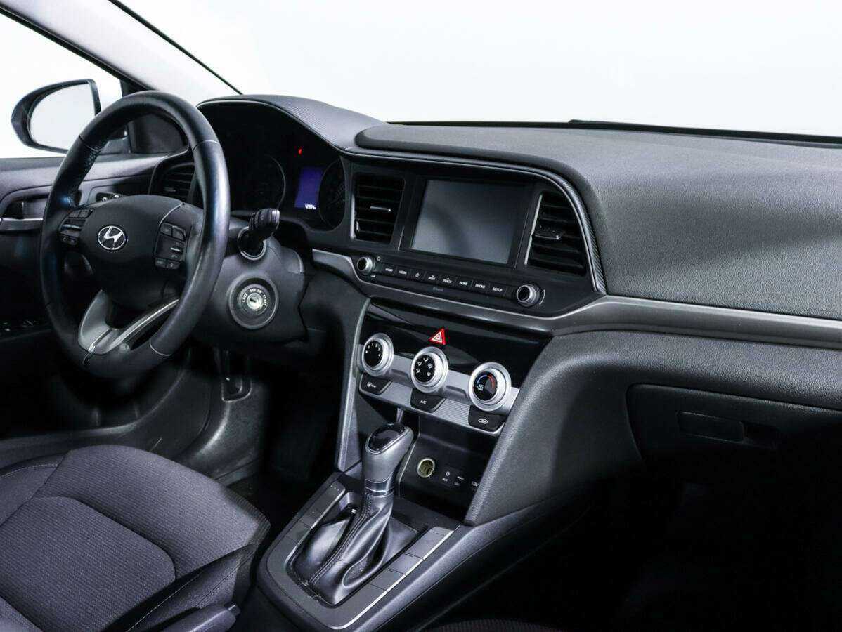 Hyundai Elantra 2020 года с пробегом. Фото: #6