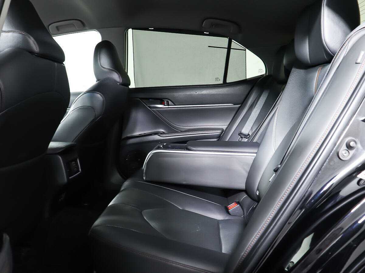 Toyota Camry 2018 года с пробегом. Фото: #10